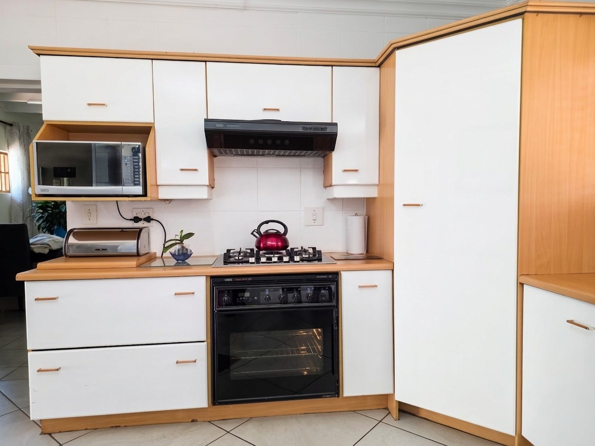 House for sale in Glen Marais, Kempton Park, 326 m²