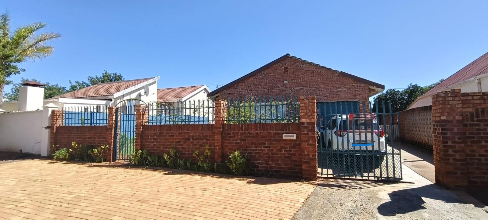 House for sale in Beaconsfield, Kimberley, 188 m²