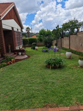 House for sale in Observatory, Johannesburg, 2300 m²