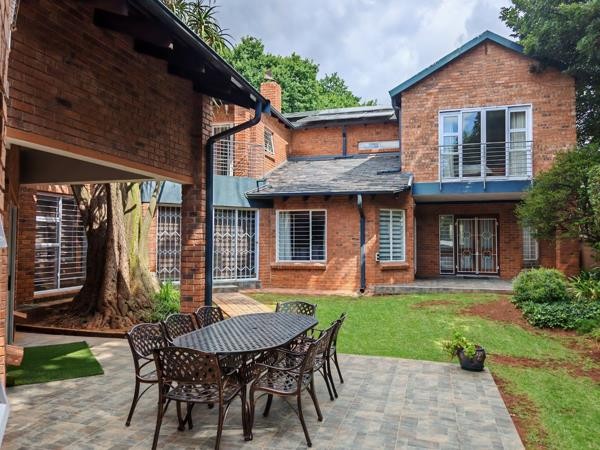 House for sale in Houghton Estate, Johannesburg, 1031 m²