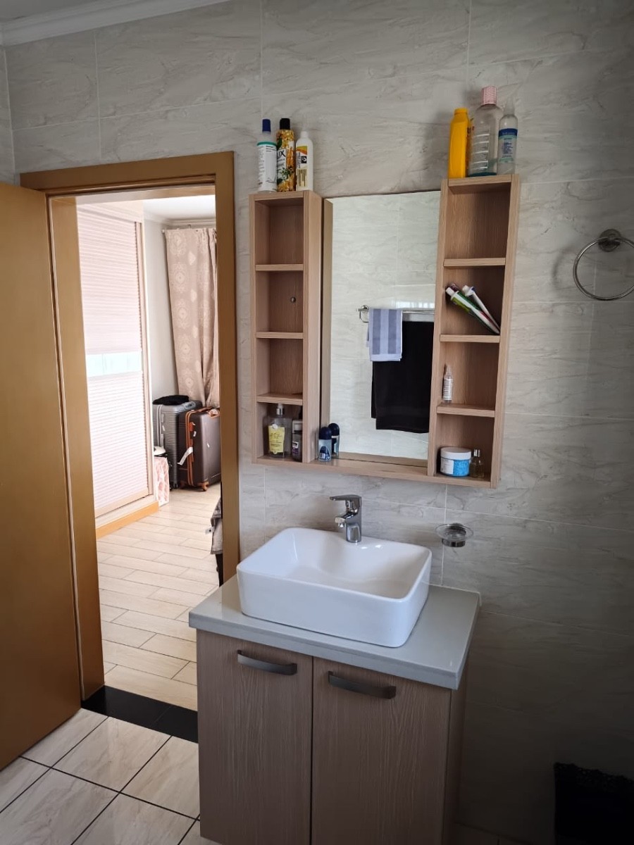 Apartment for rent in Carlswald Estate, Midrand, 100 m²