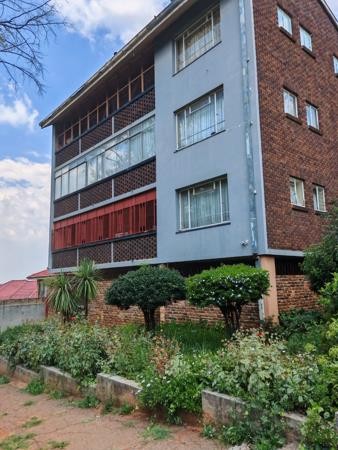 Complex for sale in Cyrildene, Johannesburg, 988 m²