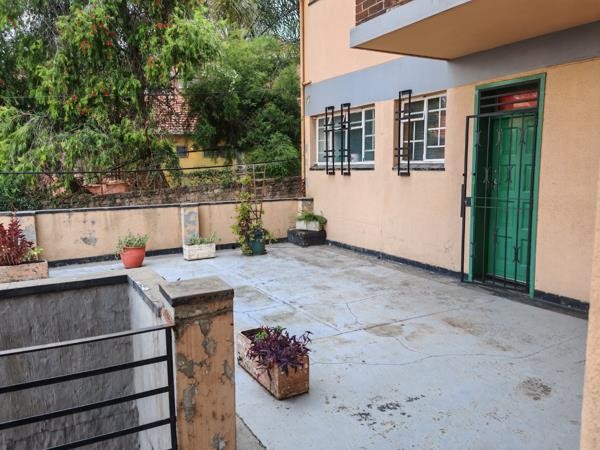 Complex for sale in Cyrildene, Johannesburg, 988 m²