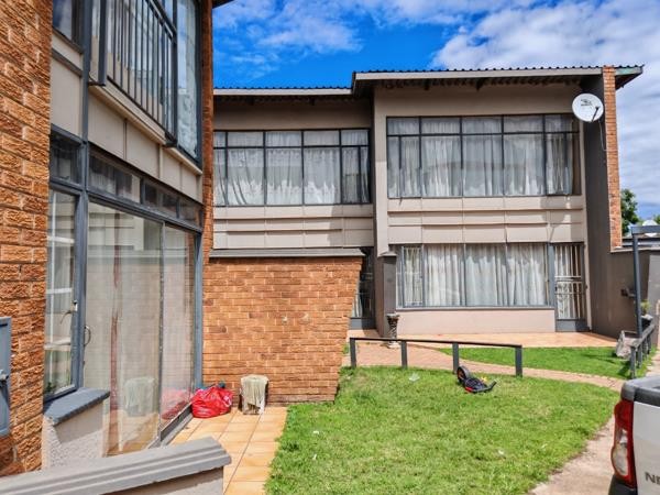 Complex for sale in Kempton Park Central, Kempton Park, 1226 m²