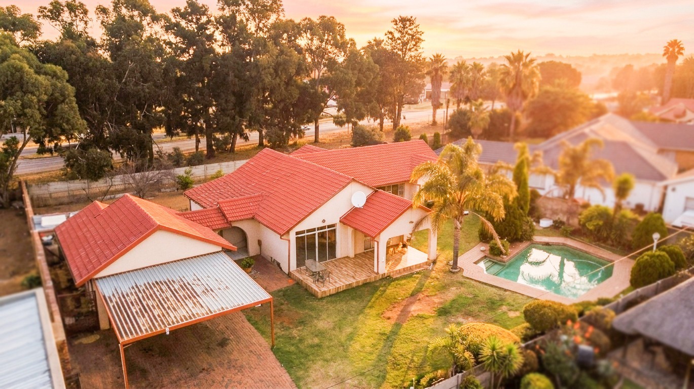 House for sale in Helderkruin, Roodepoort, 1585 m²