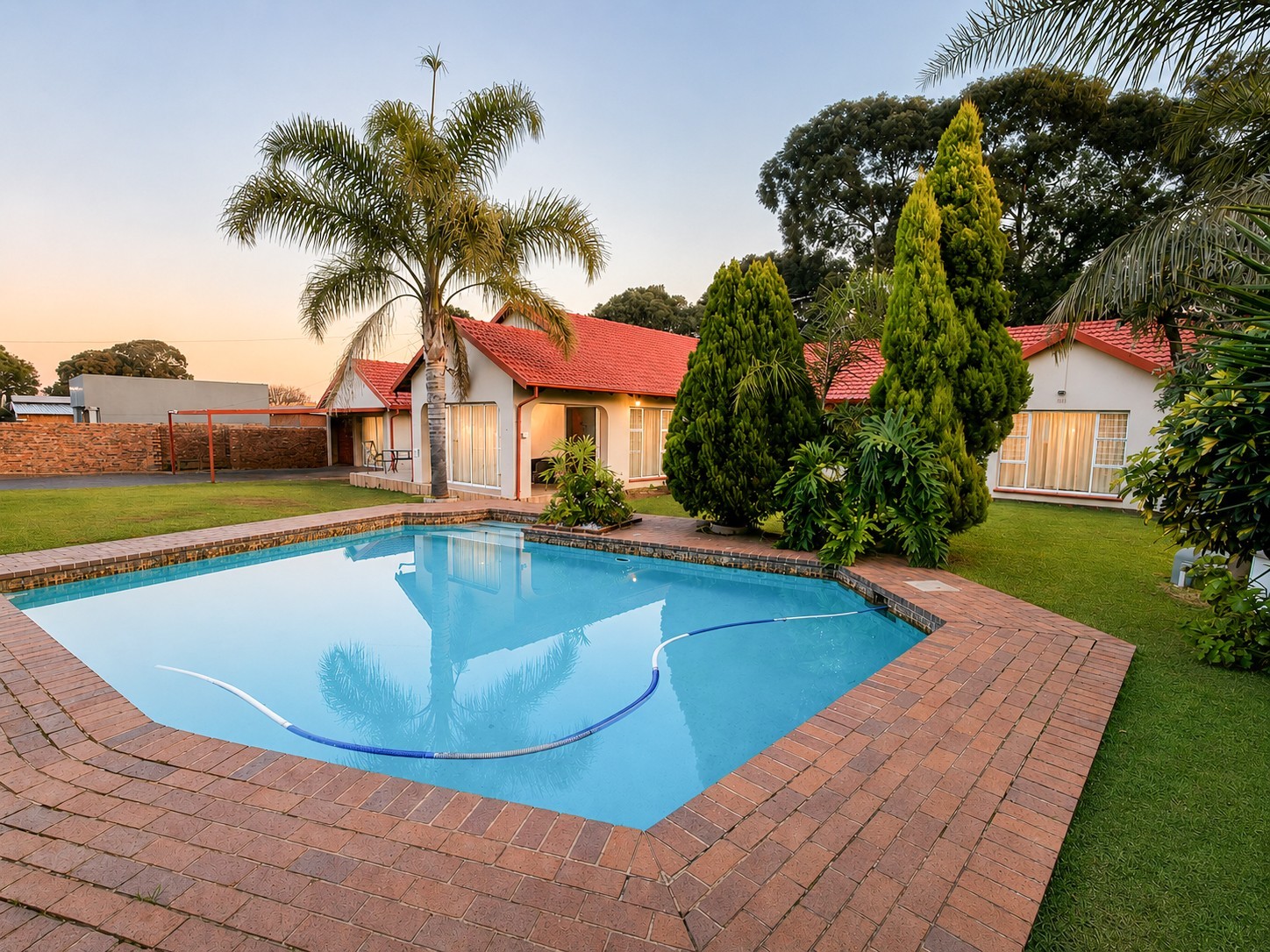 House for sale in Helderkruin, Roodepoort, 1585 m²