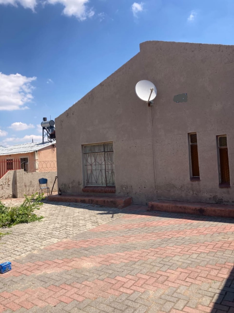 House for sale in Seshego H, Seshego, Polokwane, 450 m²