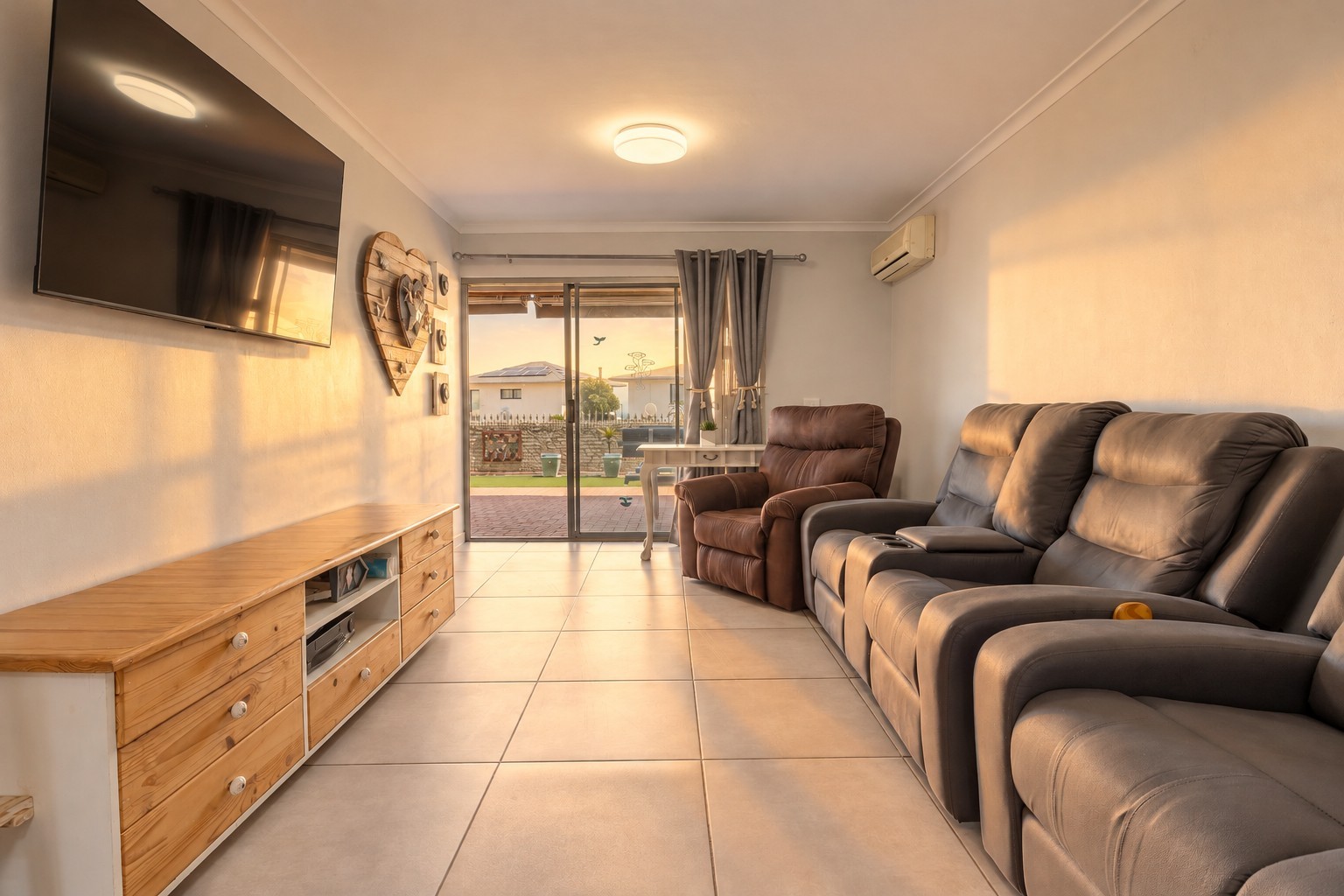 Apartment for sale in West Beach, Blouberg, 90 m²
