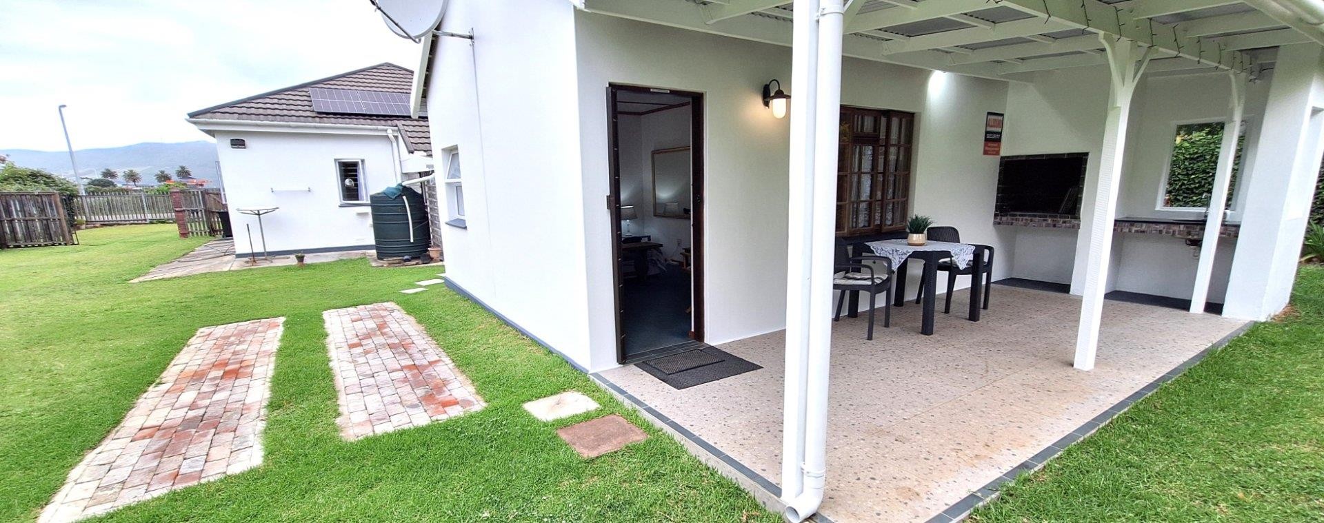 Apartment for rent in Knysna Central, Knysna, 34 m²