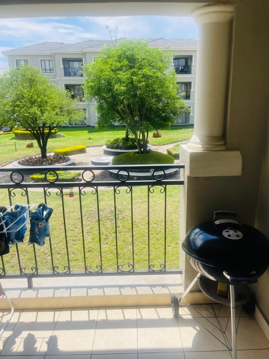 Apartment for rent in Fourways, Sandton, 69 m²