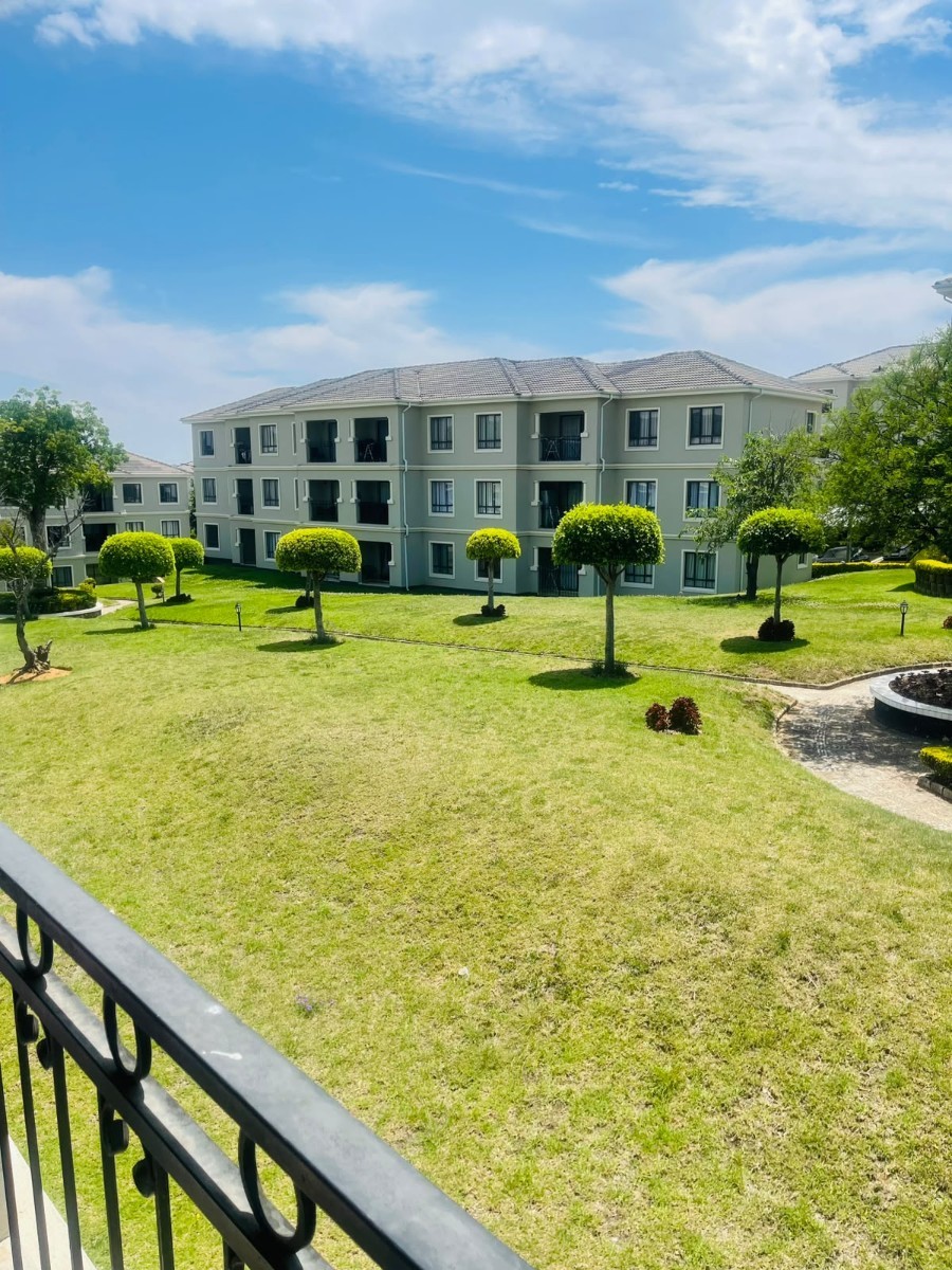 Apartment for rent in Fourways, Sandton, 69 m²