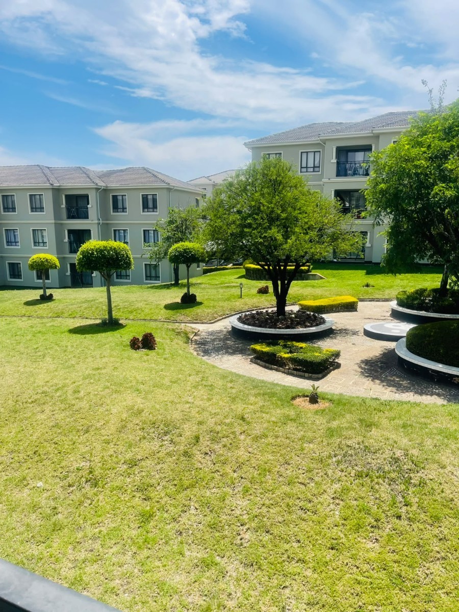 Apartment for rent in Fourways, Sandton, 69 m²