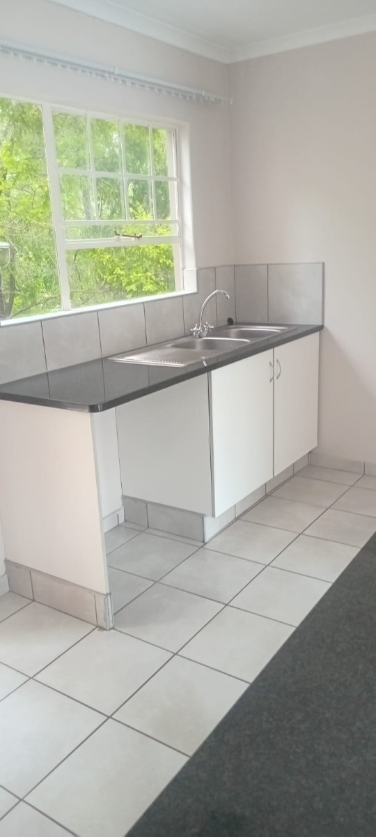 Apartment for sale in Sunnyridge, Newcastle, KwaZulu Natal, 44 m²