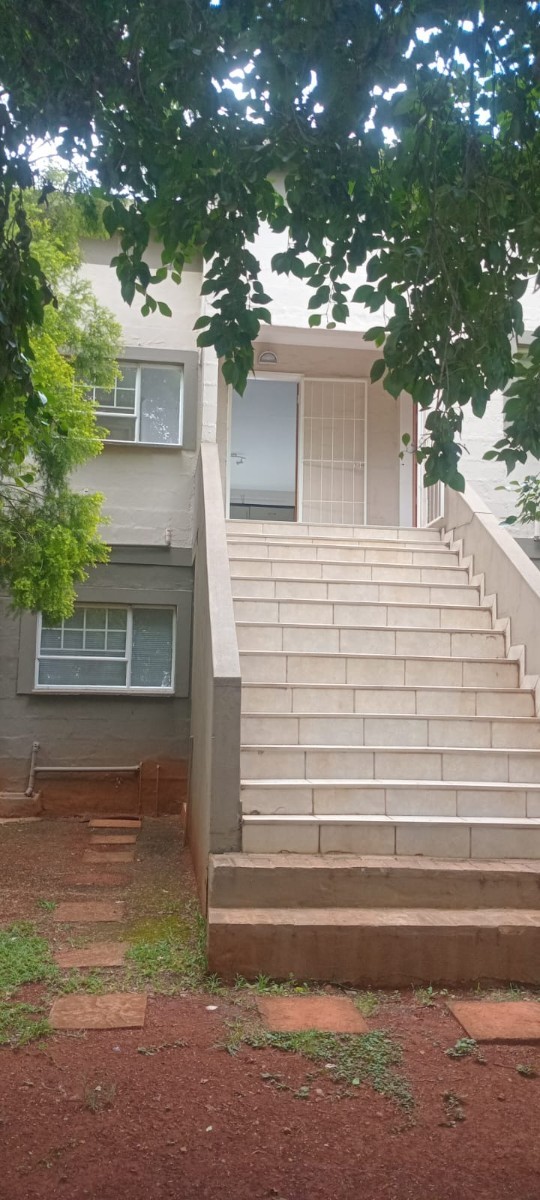 Apartment for sale in Sunnyridge, Newcastle, KwaZulu Natal, 44 m²