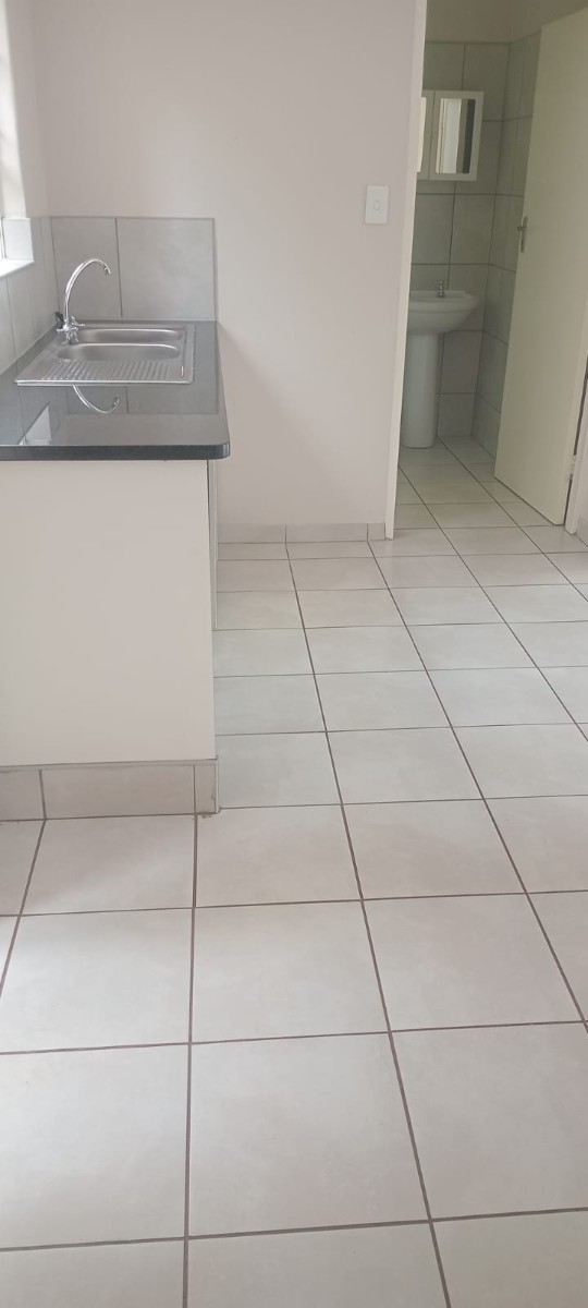 Apartment for sale in Sunnyridge, Newcastle, KwaZulu Natal, 44 m²