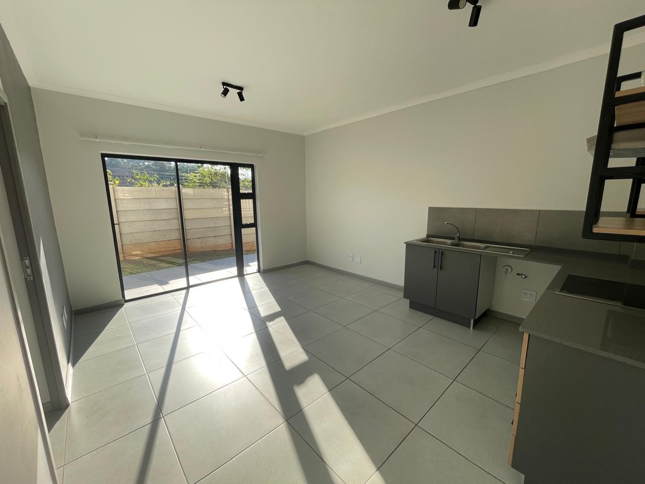 Apartment for sale in Greenwood Park, Durban, KwaZulu Natal, 49 m²