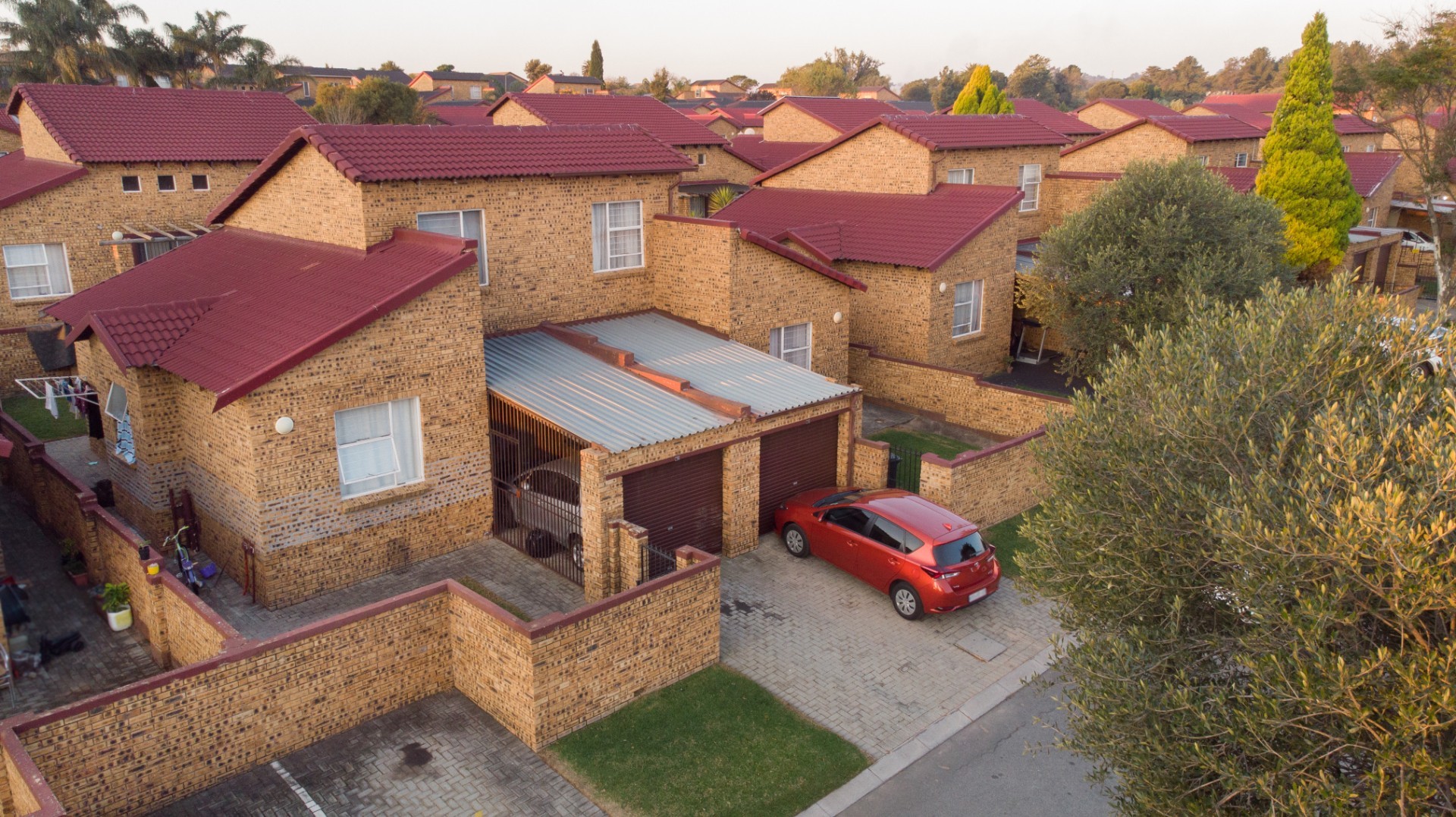 Pet-Friendly 3-Bedroom Duplex Townhouse for Sale in Honey Close
