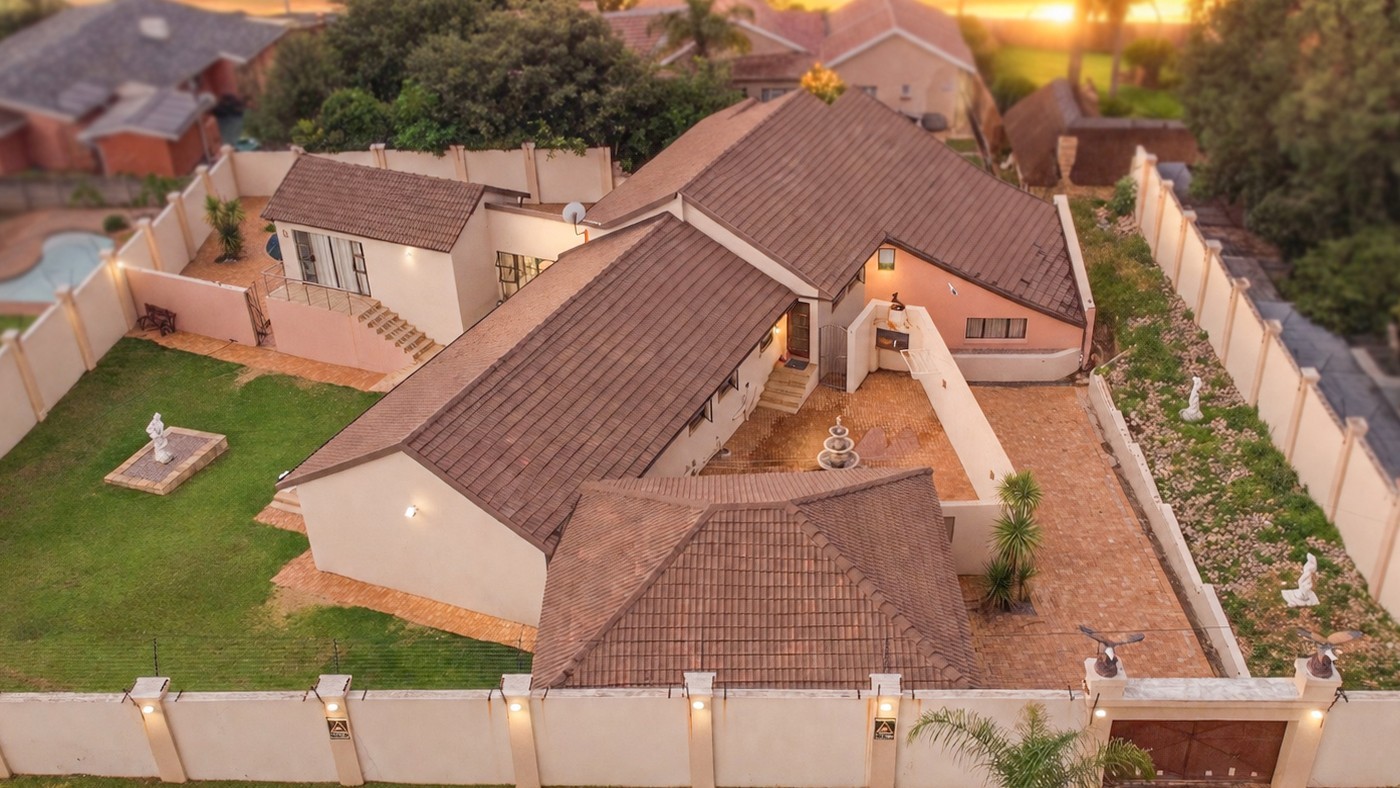 House for sale in Horison, Roodepoort, 468 m²