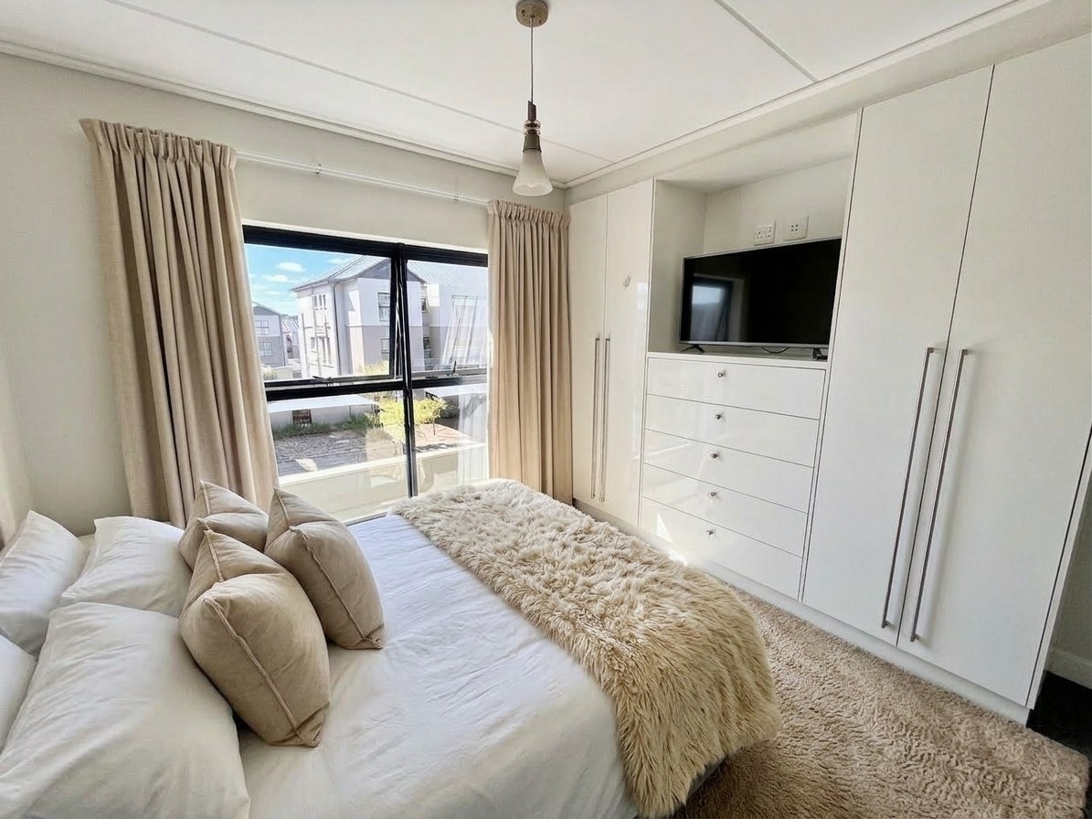 Apartment for rent in The Polofields, Waterfall, Midrand, 567 JBT (1st floor), The Polofields Lifestyle Estate, 1 Polofields Drive, The Polofields, Waterfall, Midrand, Gauteng, 110 m²
