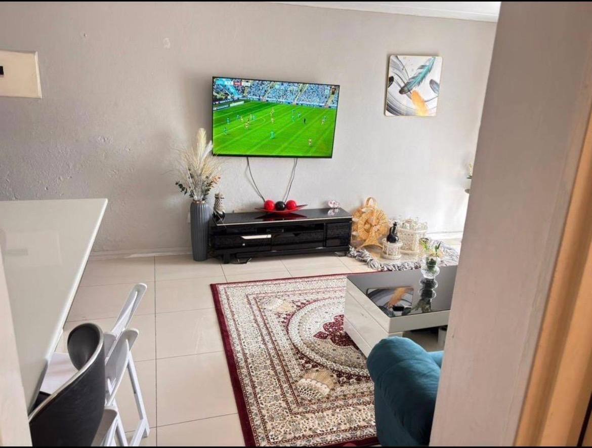 Apartment for sale in Ormonde, Johannesburg, 55 m²