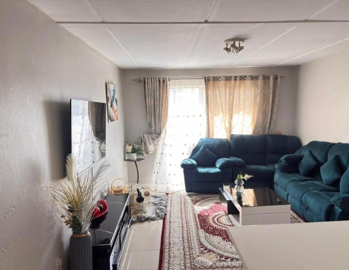 Apartment for sale in Ormonde, Johannesburg, 55 m²