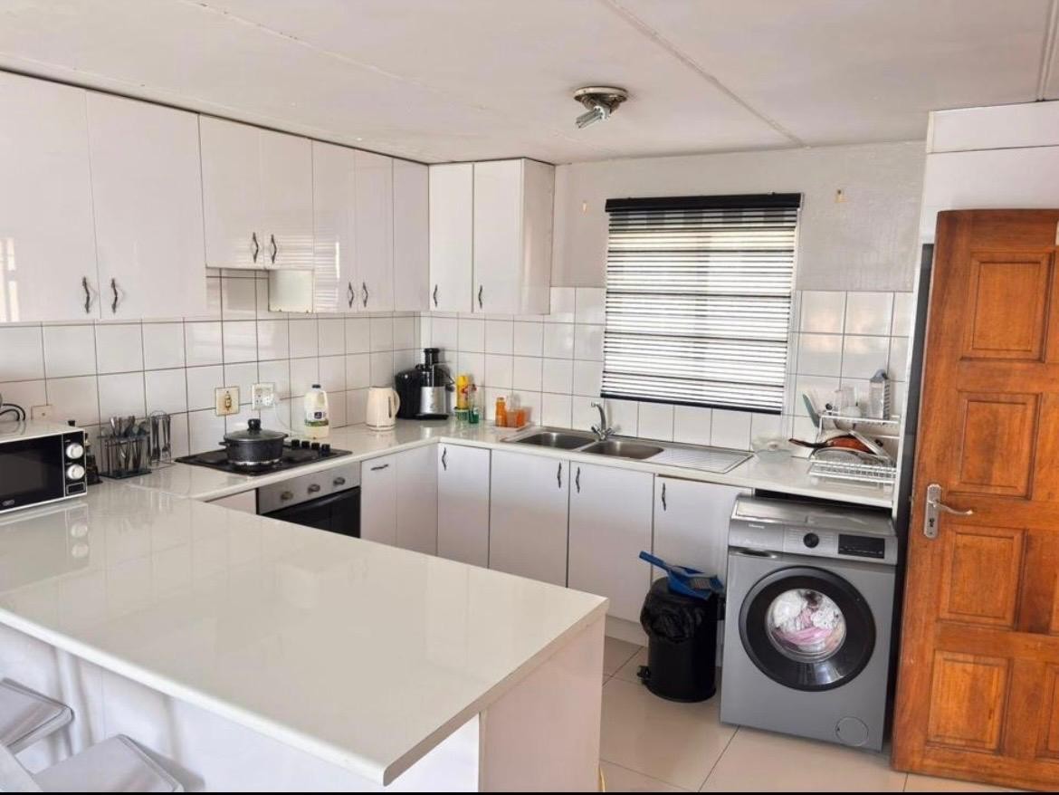 Apartment for sale in Ormonde, Johannesburg, 55 m²
