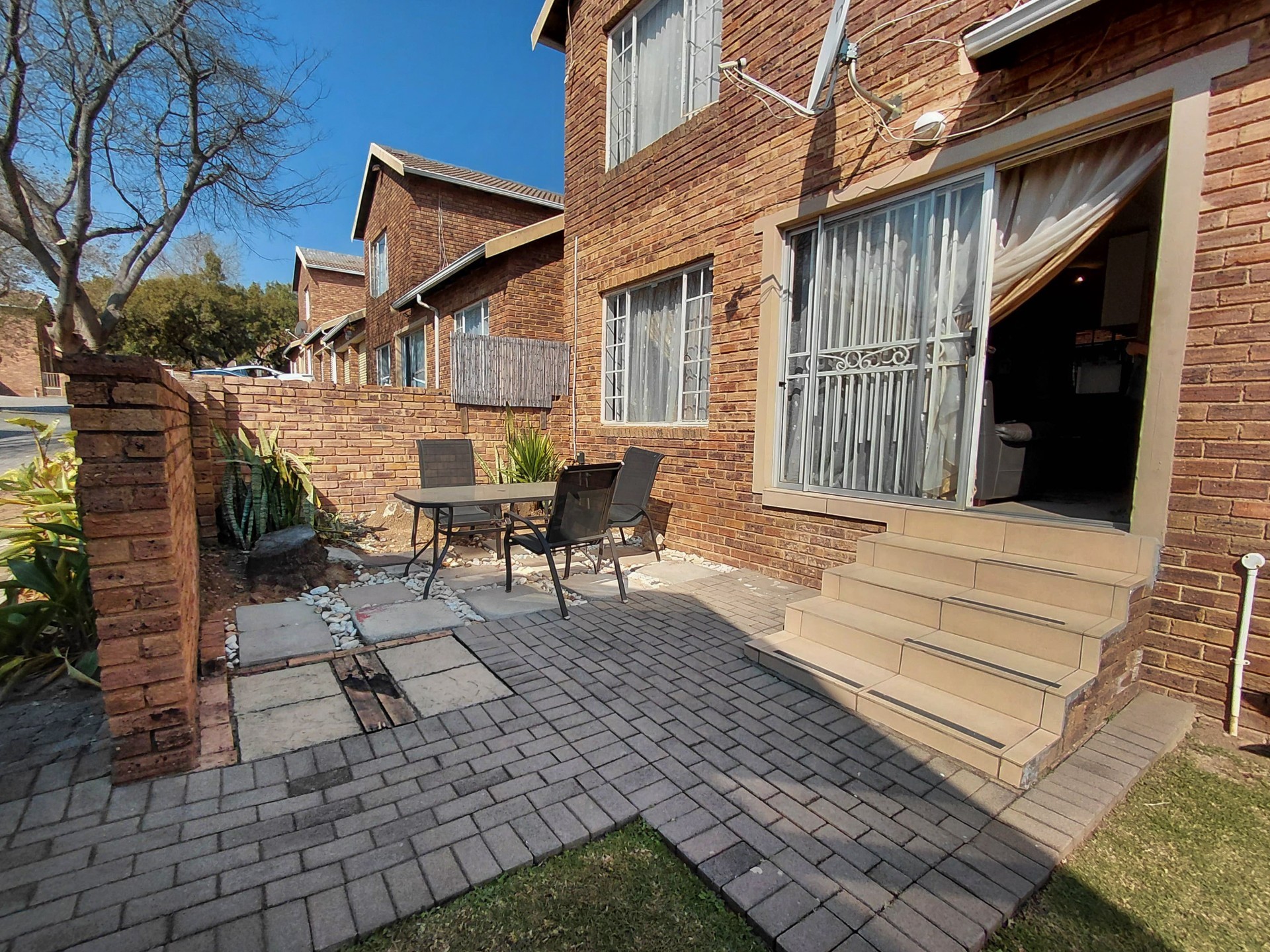 Townhouse for sale in Wilgeheuwel, Roodepoort, 128 m²