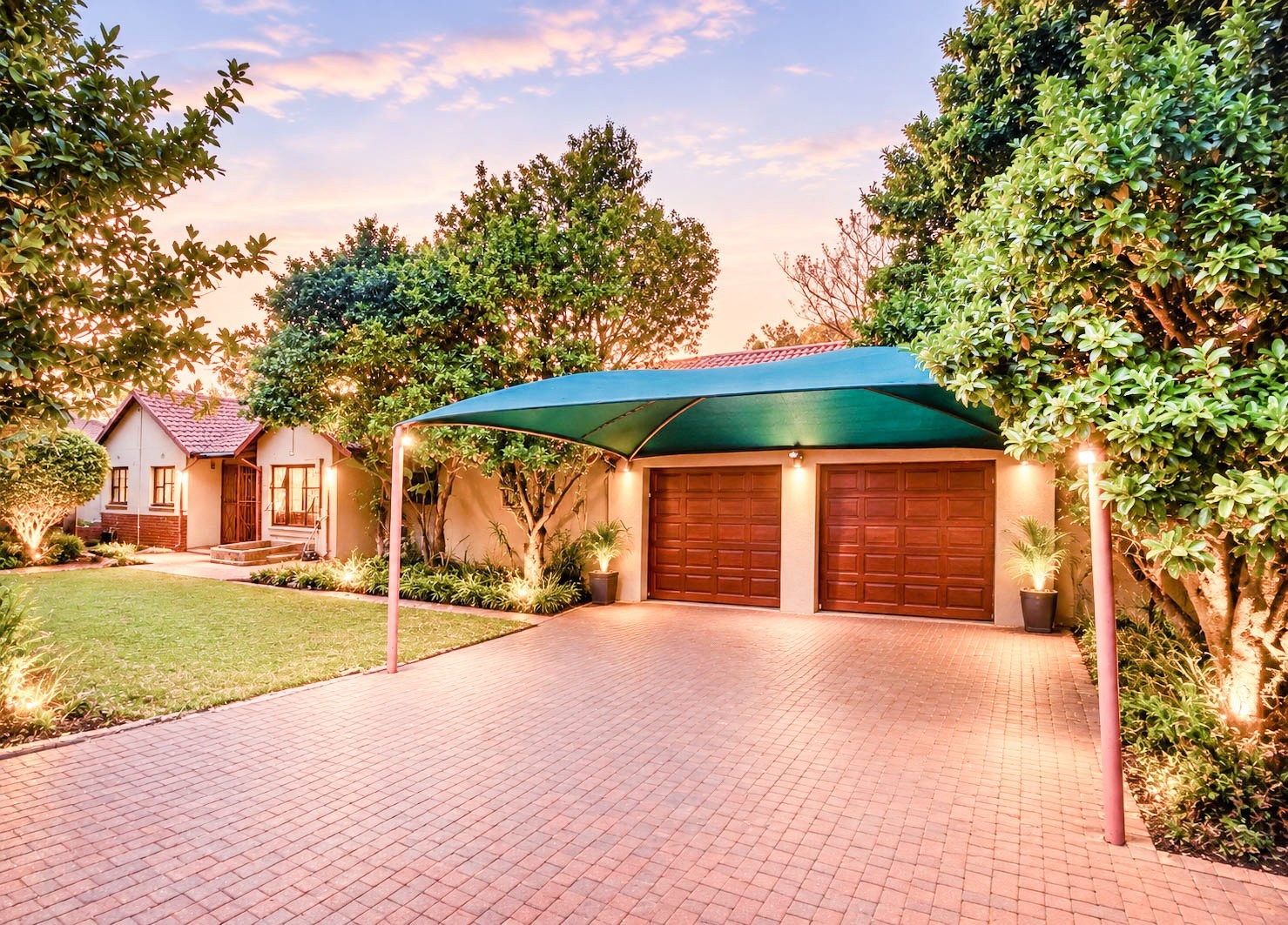 House for sale in Kloofendal, Roodepoort, 1752 m²