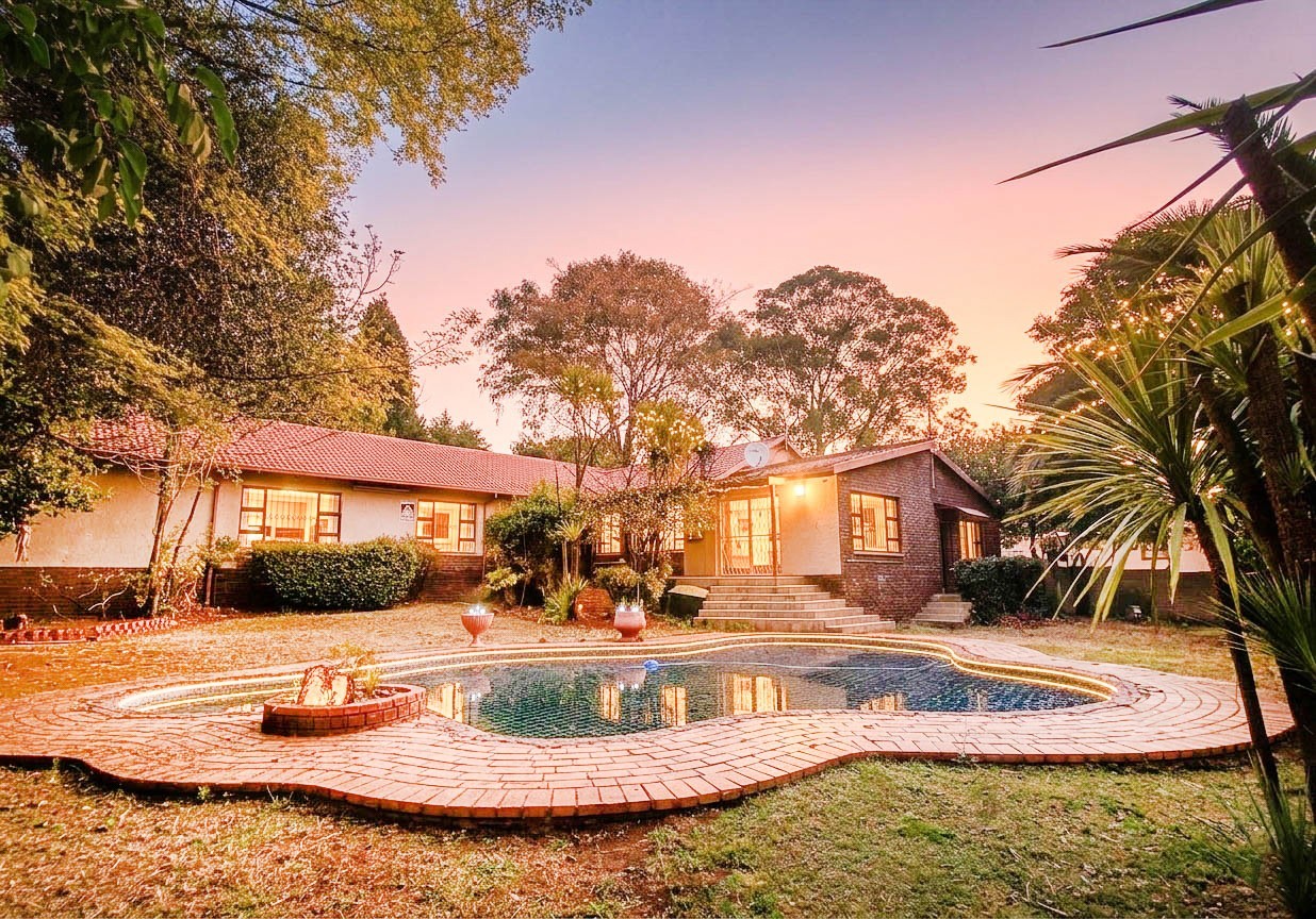 House for sale in Kloofendal, Roodepoort, 1752 m²