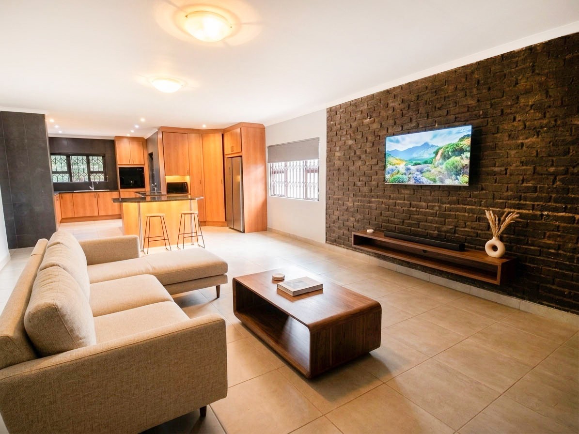 House for sale in Kloofendal, Roodepoort, 1752 m²