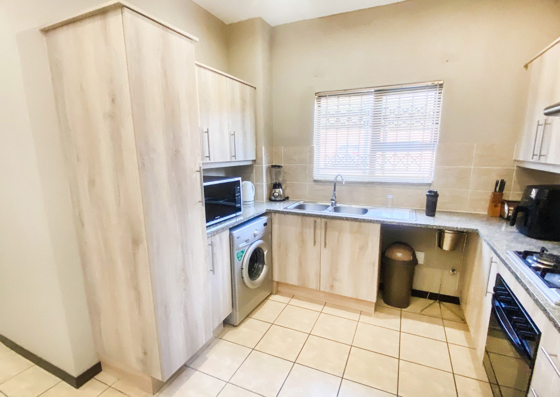 Apartment for sale in Wilgeheuwel, Roodepoort, 85 m²