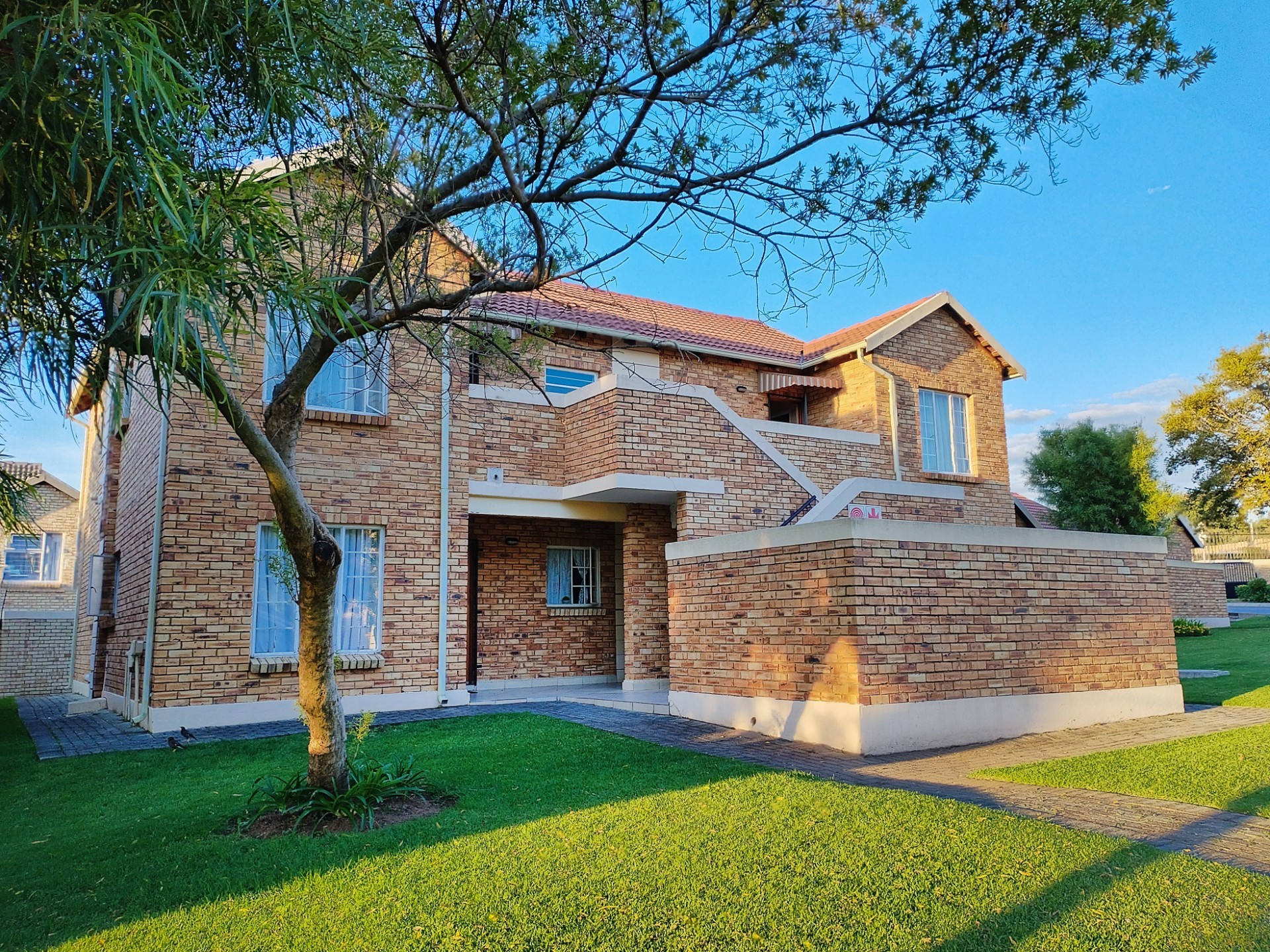 Modern 2-Bedroom, 2-Bathroom Apartment in a Secure Complex in Honey Park