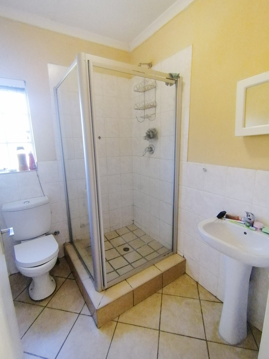 Apartment for sale in Honeypark, Roodepoort, 67 m²