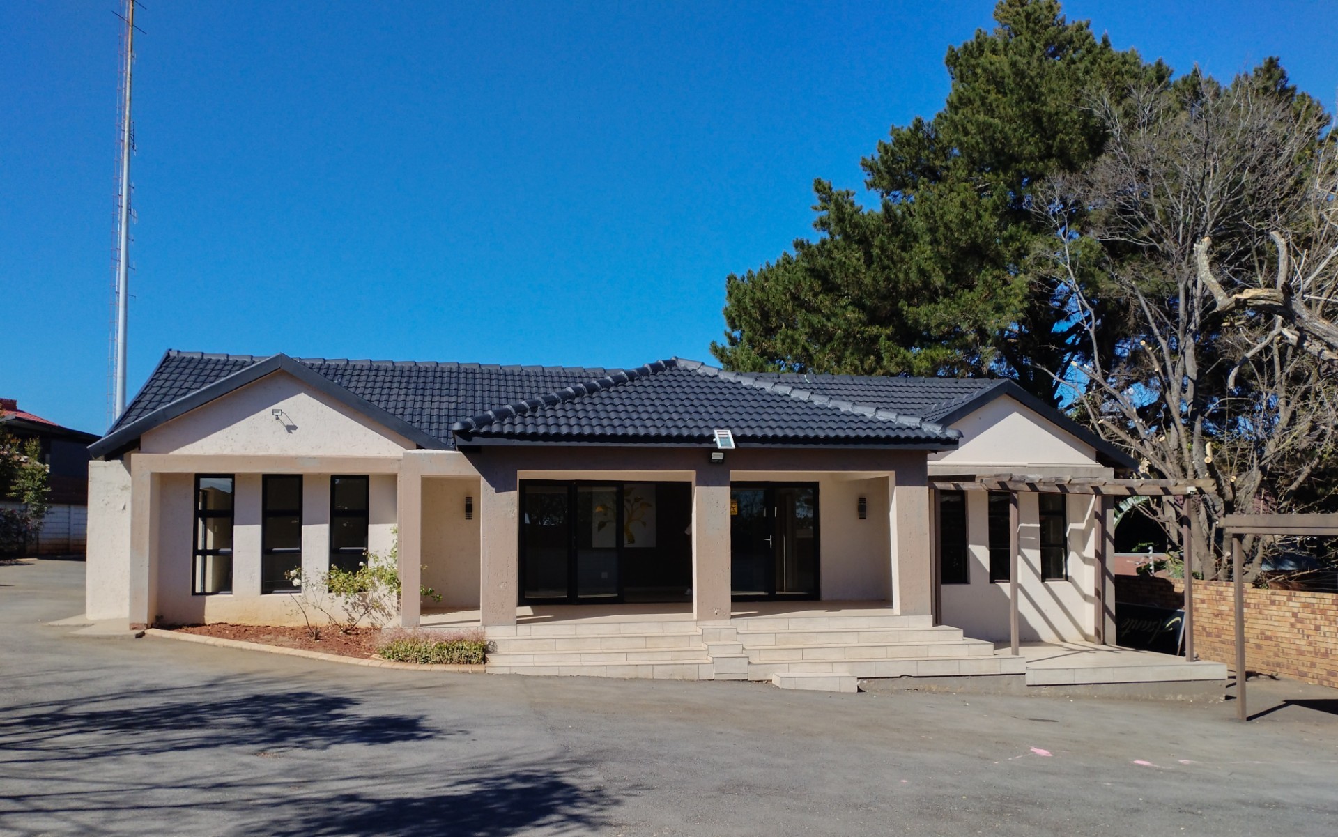 Commercial Property for sale in Helderkruin, Roodepoort, 380 m²