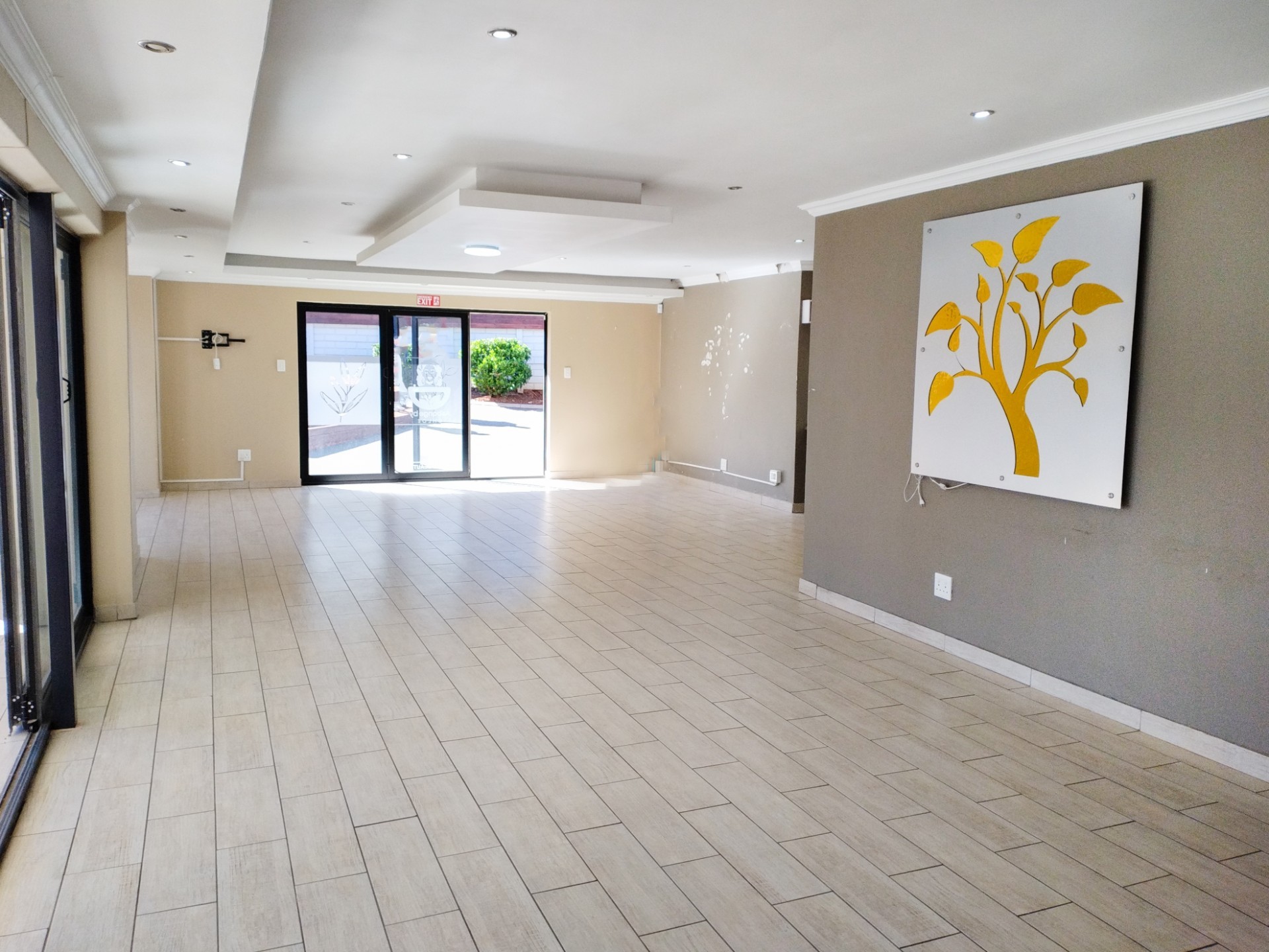 Commercial Property for sale in Helderkruin, Roodepoort, 380 m²