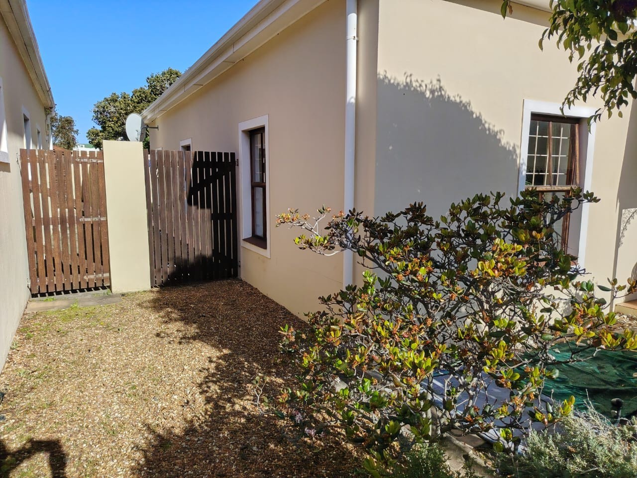 Townhouse for rent in Sandbaai, Hermanus