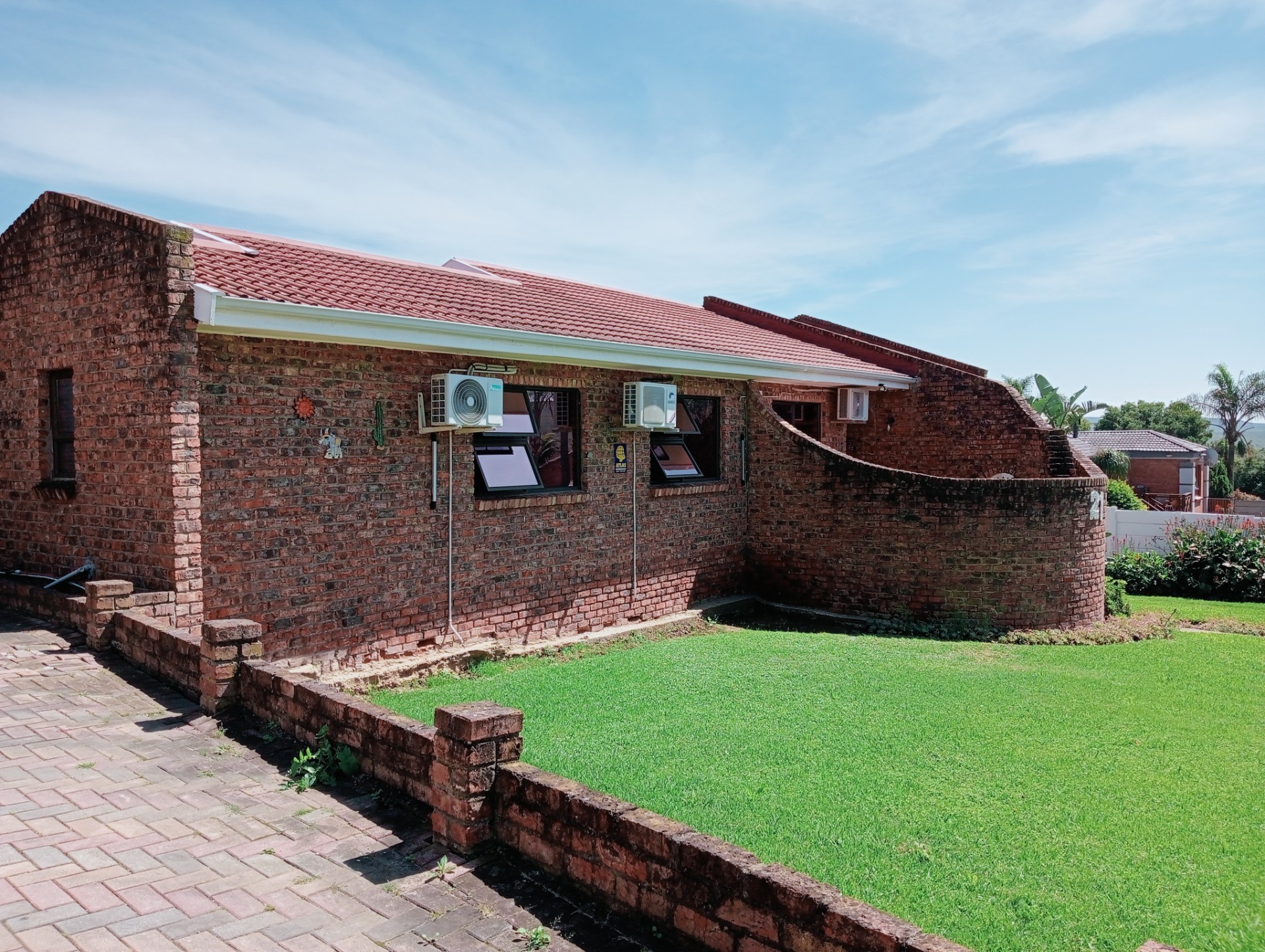 House for sale in Strelitzia Park, Uitenhage, 190 m²