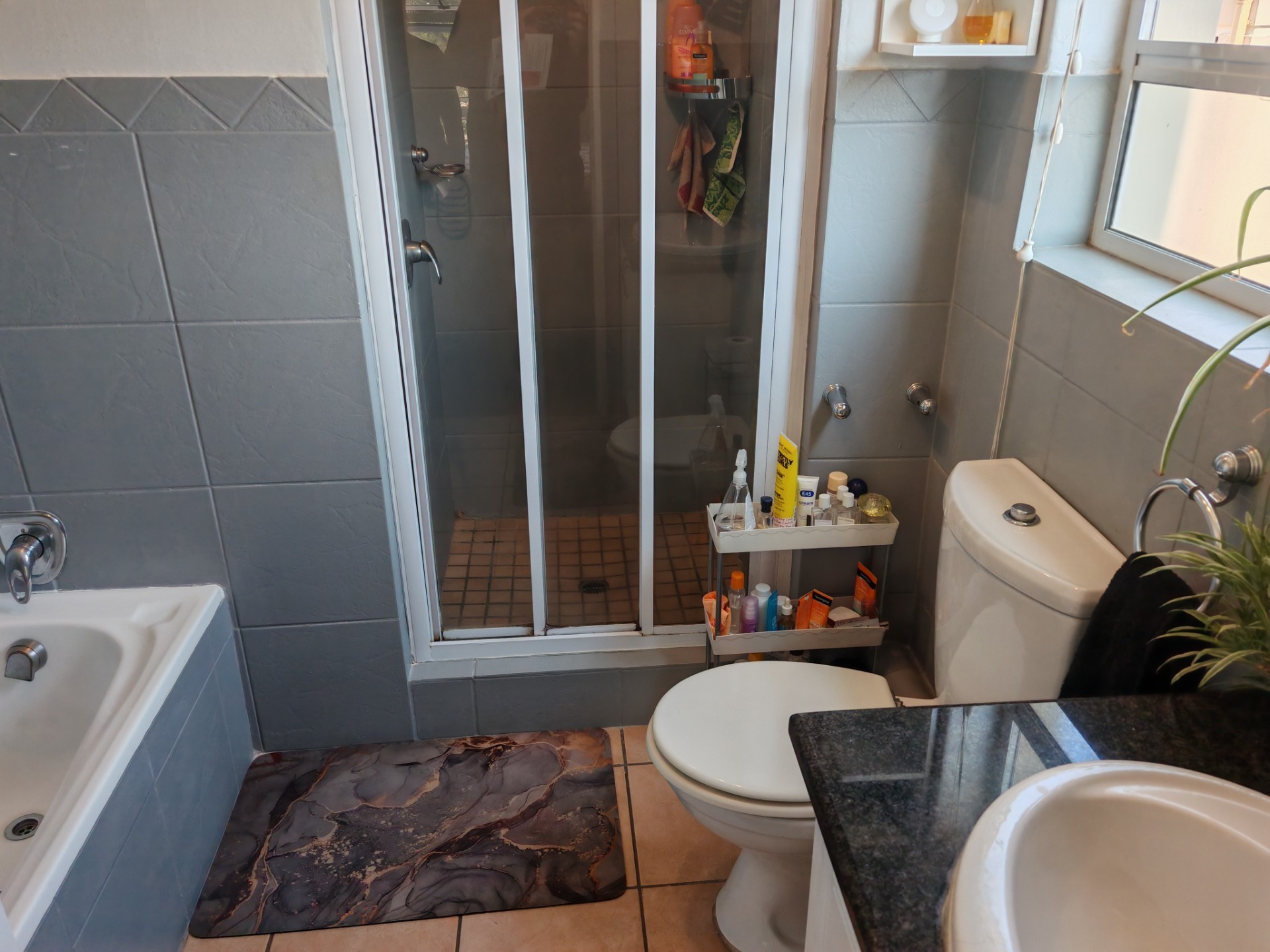 Townhouse for rent in Mill Hill, Bryanston, Sandton, 77 m²