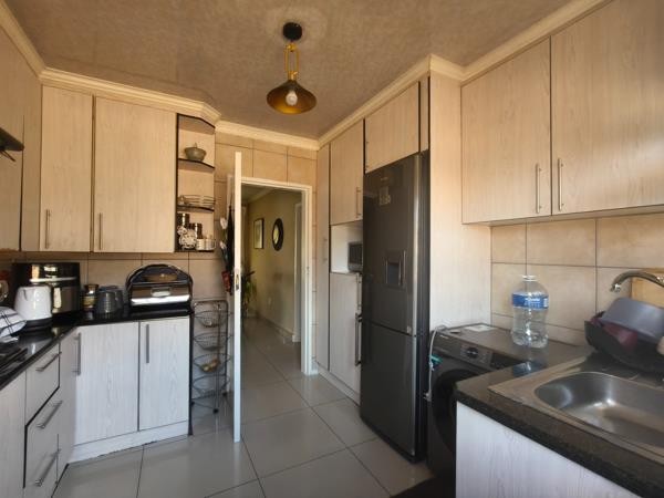 House for sale in Diepkloof, Soweto, 256 m²