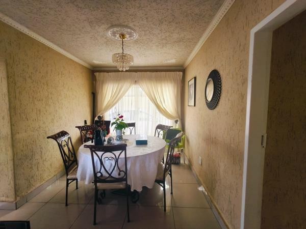 House for sale in Diepkloof, Soweto, 256 m²