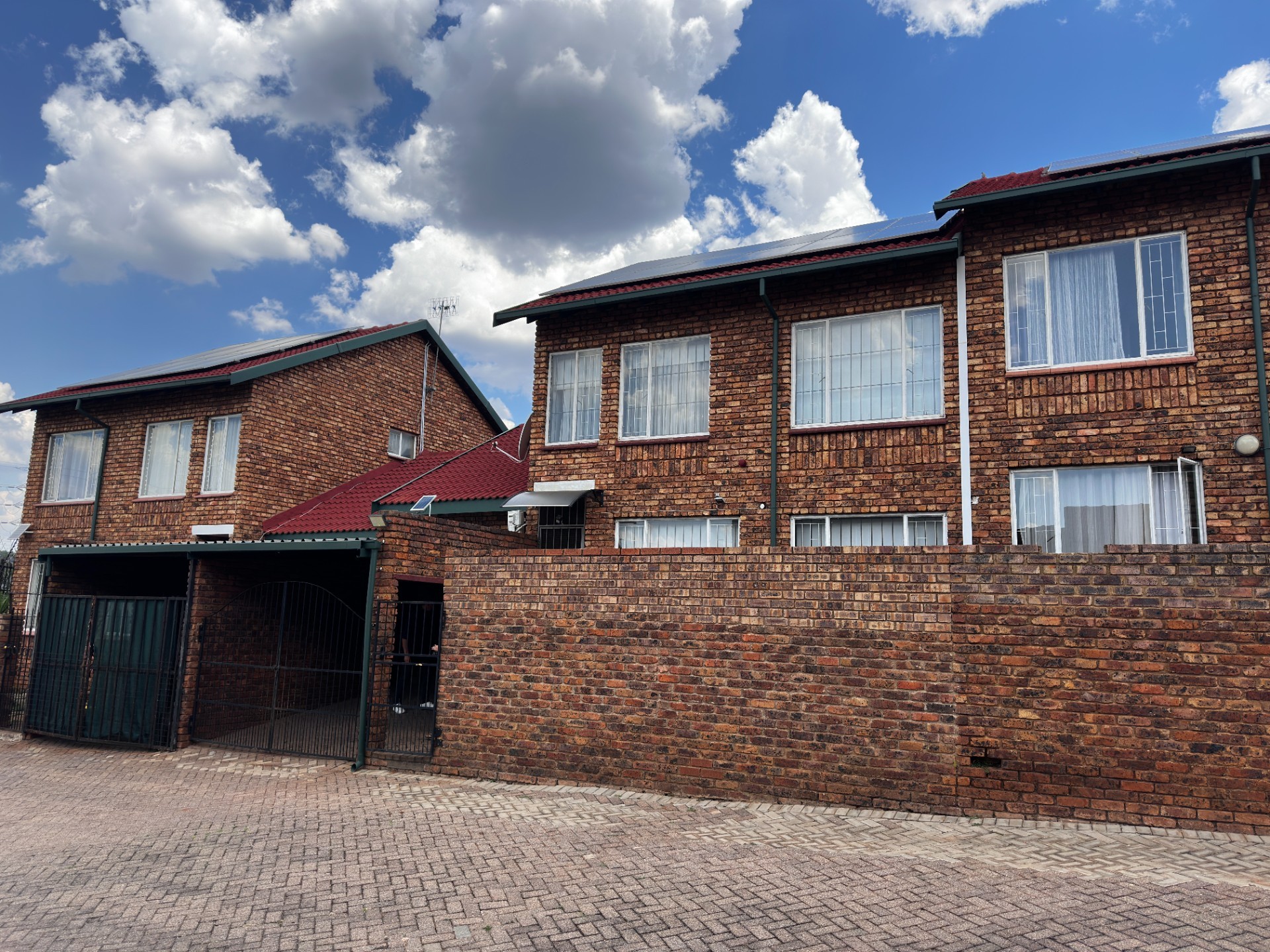 Townhouse for sale in Monument Park, Pretoria, 137 m²