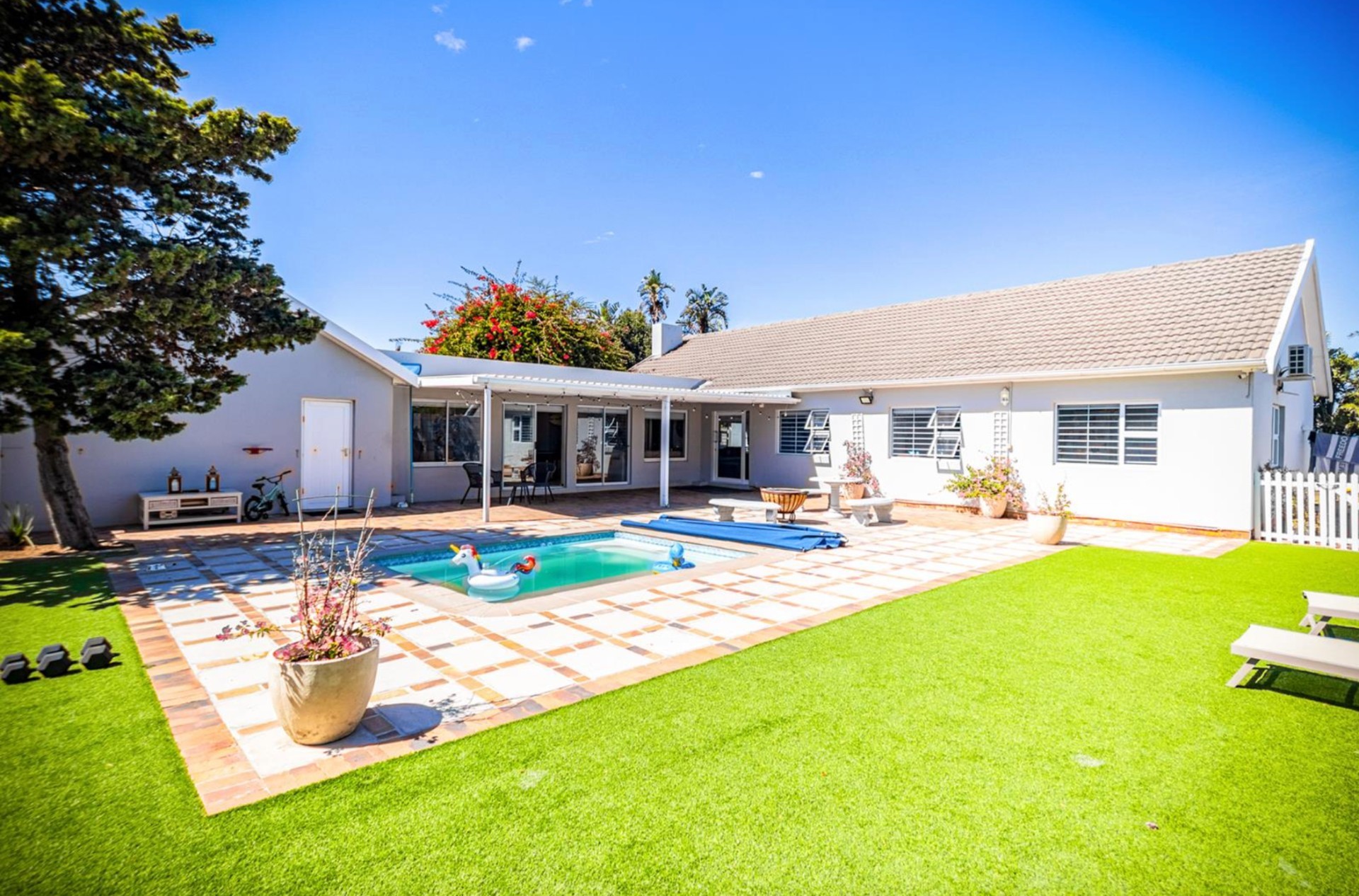 House for rent in Table View, Blouberg, 246 m²