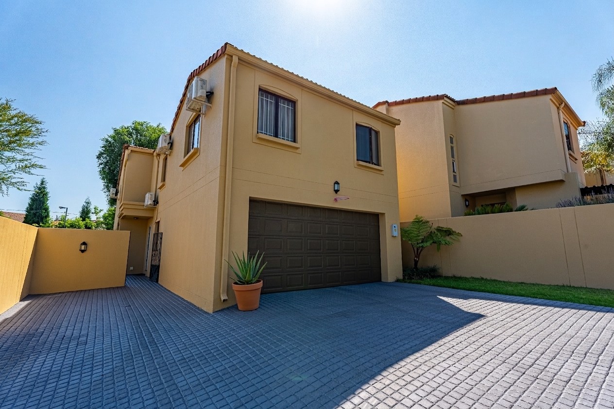 House for sale in Barbeque Downs, Midrand, 55 AA, Sunning Gate, 16 Montrose Road, Barbeque Downs, Midrand, Gauteng, 243 m²