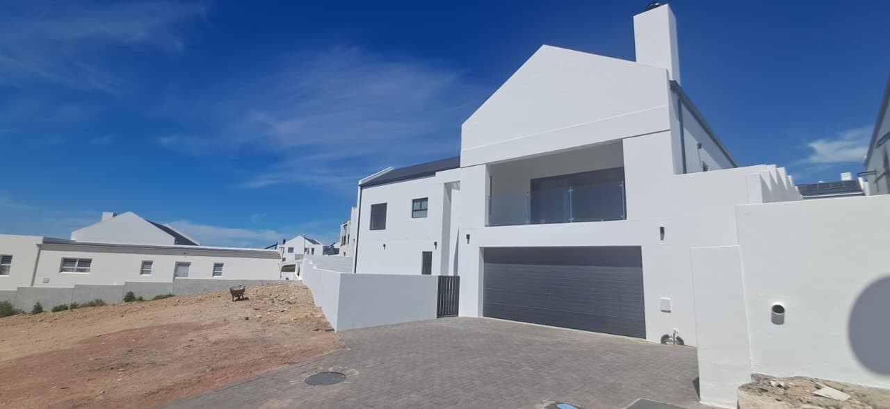 House for sale in Sandy Point, St Helena Bay, 254 m²