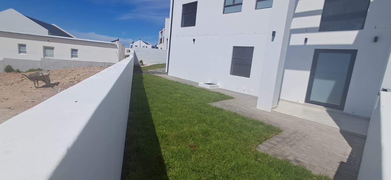House for sale in Sandy Point, St Helena Bay, 254 m²