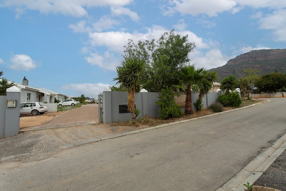 Development for sale in Piketberg, 1726 m²