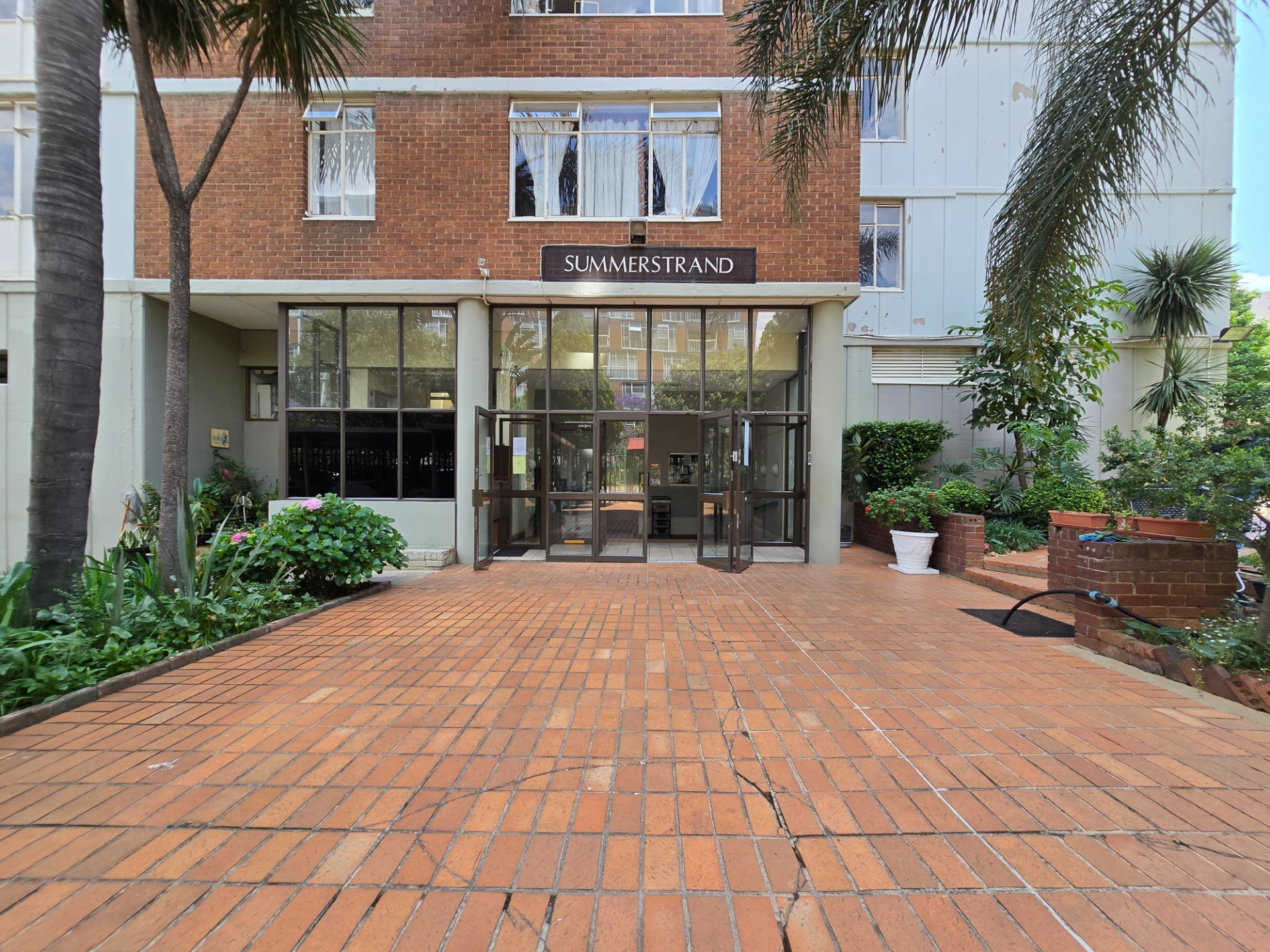 Studio Apartment for rent in Bedford Gardens, Bedfordview, 607 607 (7th floor), Summerstrand, 9 Leicester Road, Bedford Gardens, Bedfordview, Gauteng, 40 m²