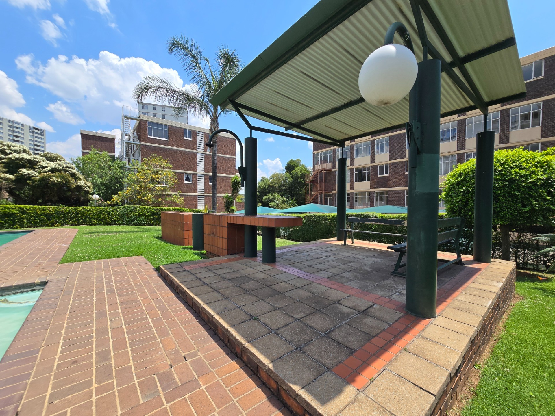 Studio Apartment for rent in Bedford Gardens, Bedfordview, 607 607 (7th floor), Summerstrand, 9 Leicester Road, Bedford Gardens, Bedfordview, Gauteng, 40 m²