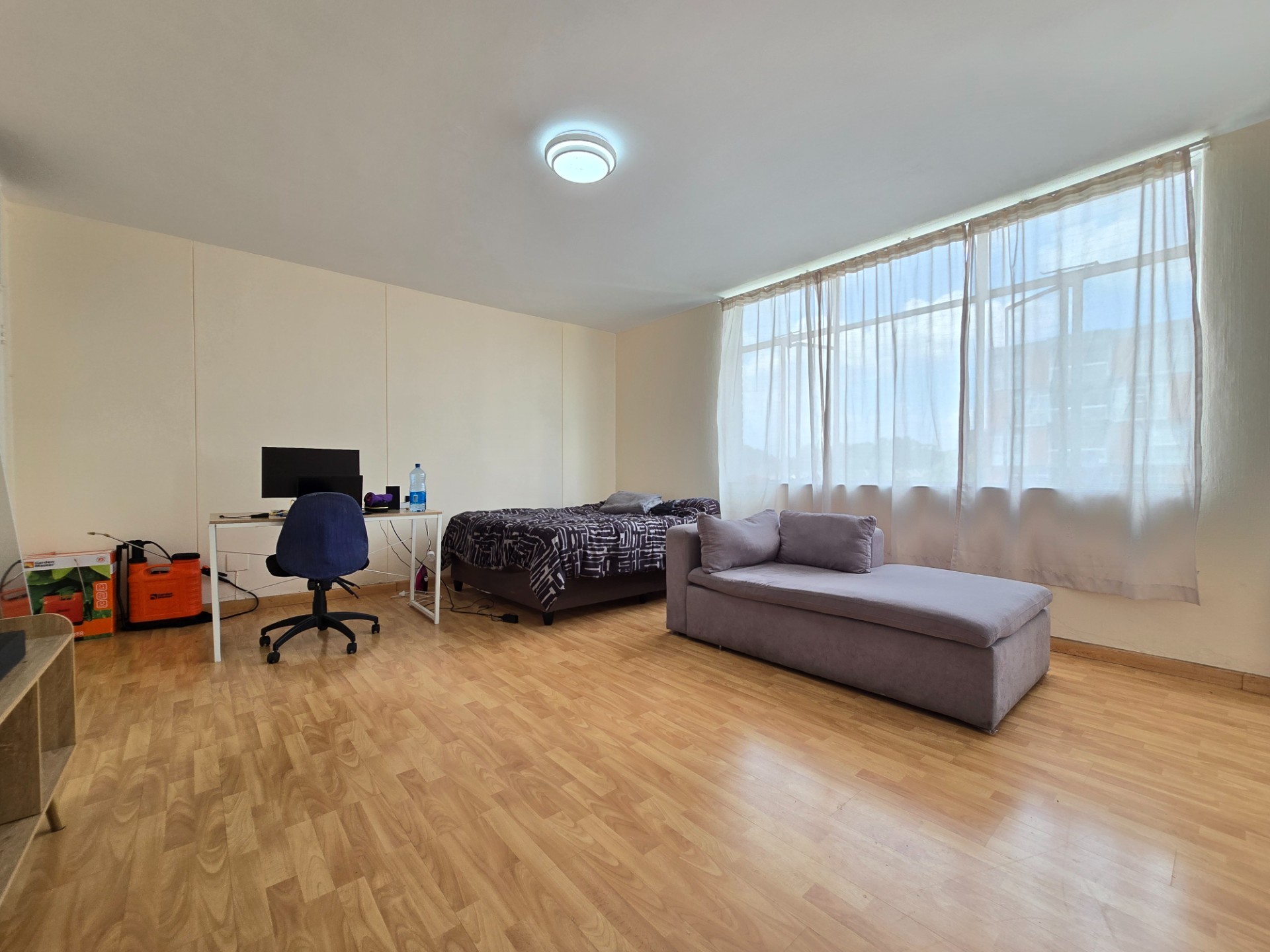 Studio Apartment for rent in Bedford Gardens, Bedfordview, 607 607 (7th floor), Summerstrand, 9 Leicester Road, Bedford Gardens, Bedfordview, Gauteng, 40 m²