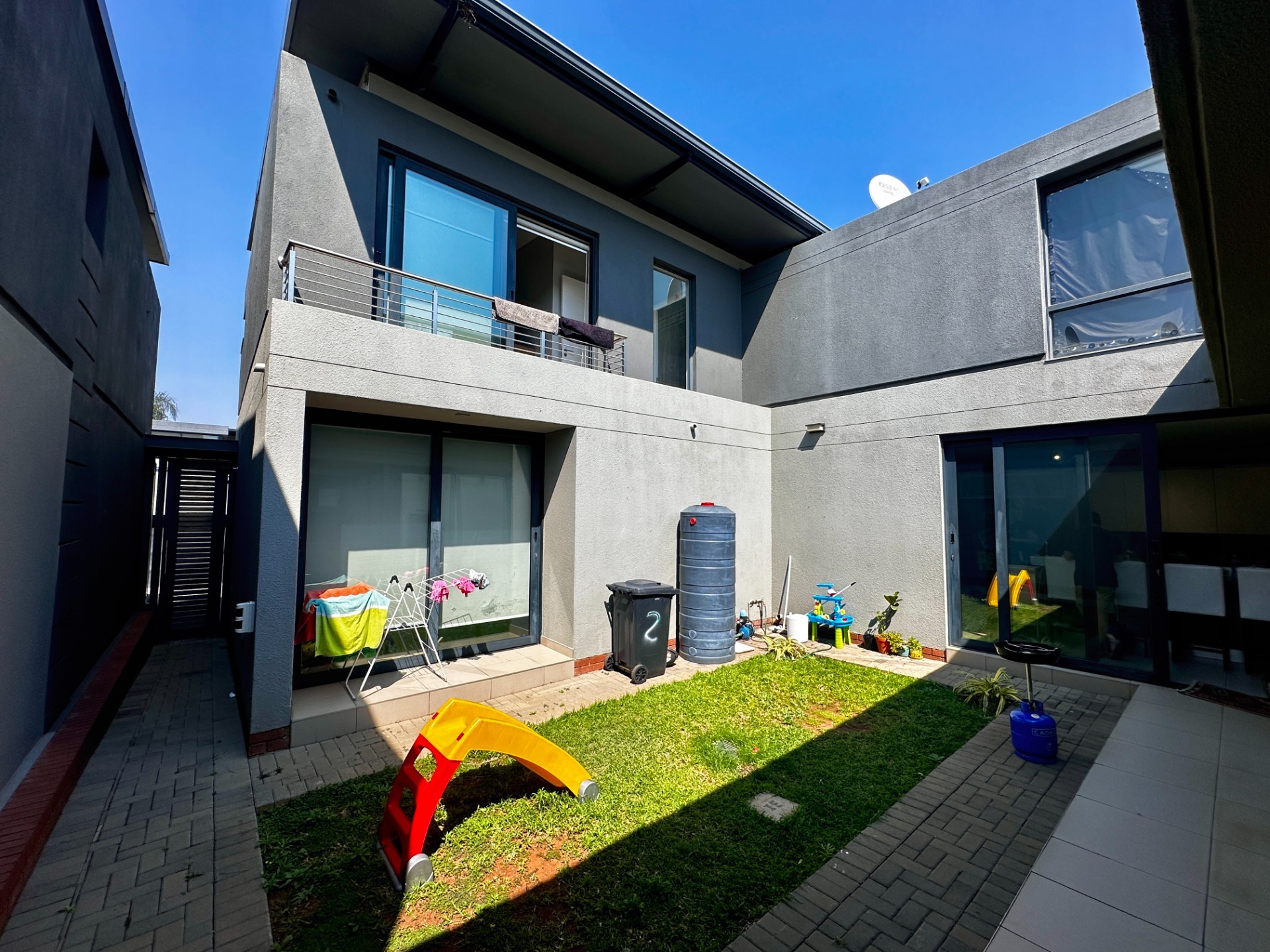 Townhouse for rent in Waterkloof Ridge, Pretoria, 267 m²